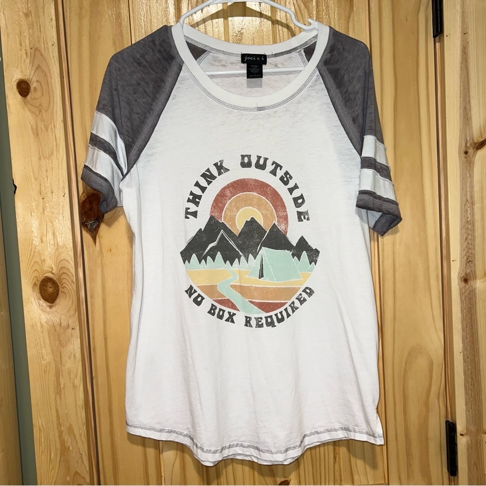 Graphic Tee * 3/$20 or 4/$25